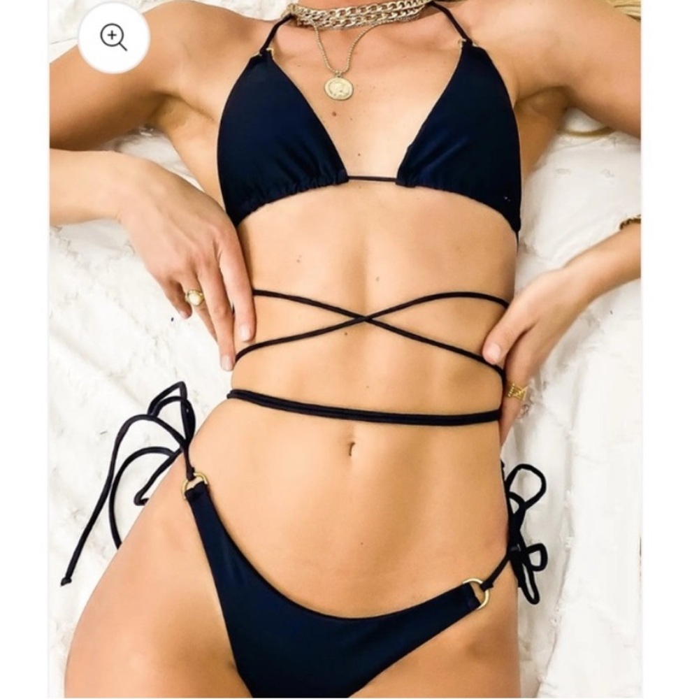 Black bikini
